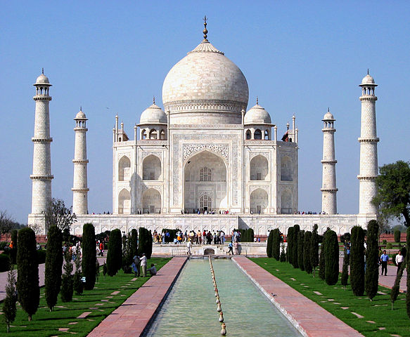 583px-Taj_Mahal_in_March_2004